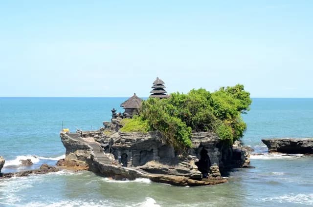 Tanah Lot water temple in Bali